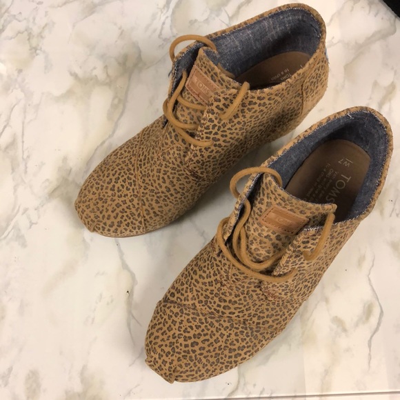 TOMS Leopard Print Desert Wedge booties - Picture 2 of 8